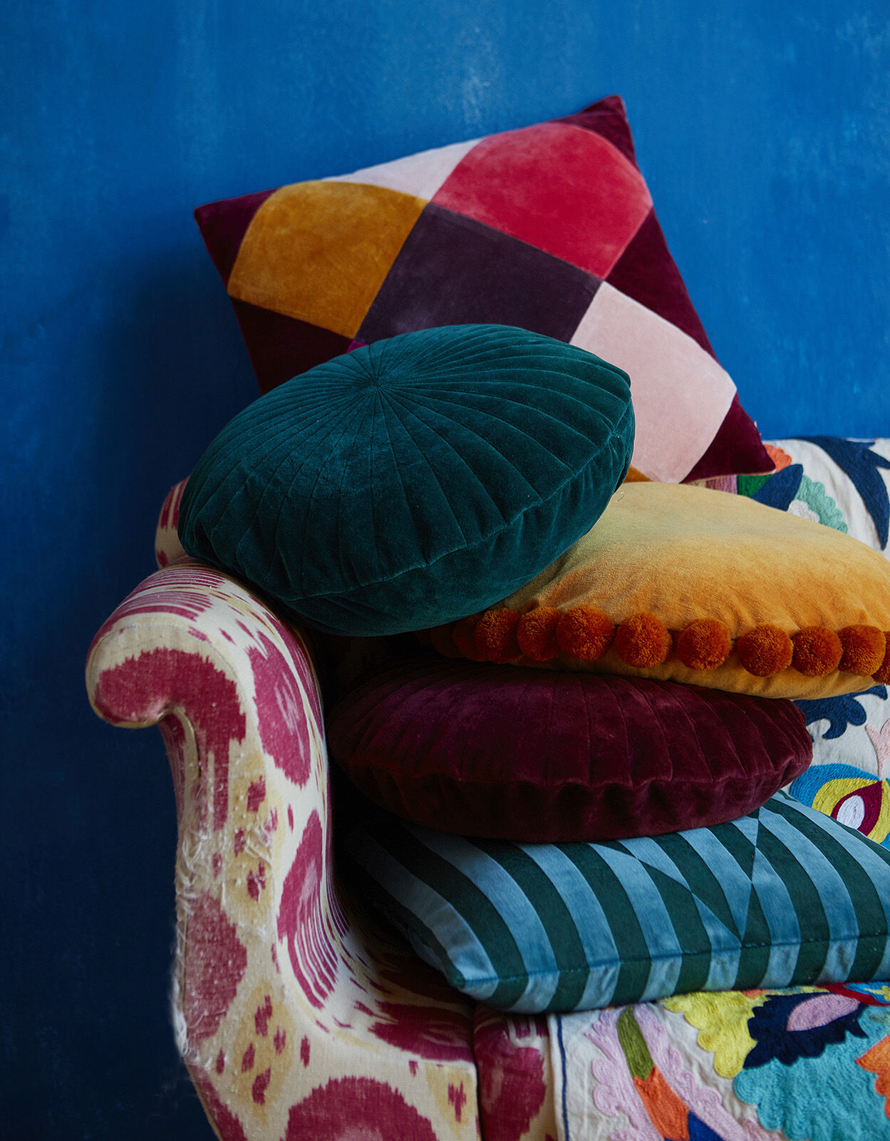 Round 2025 cushion velvet