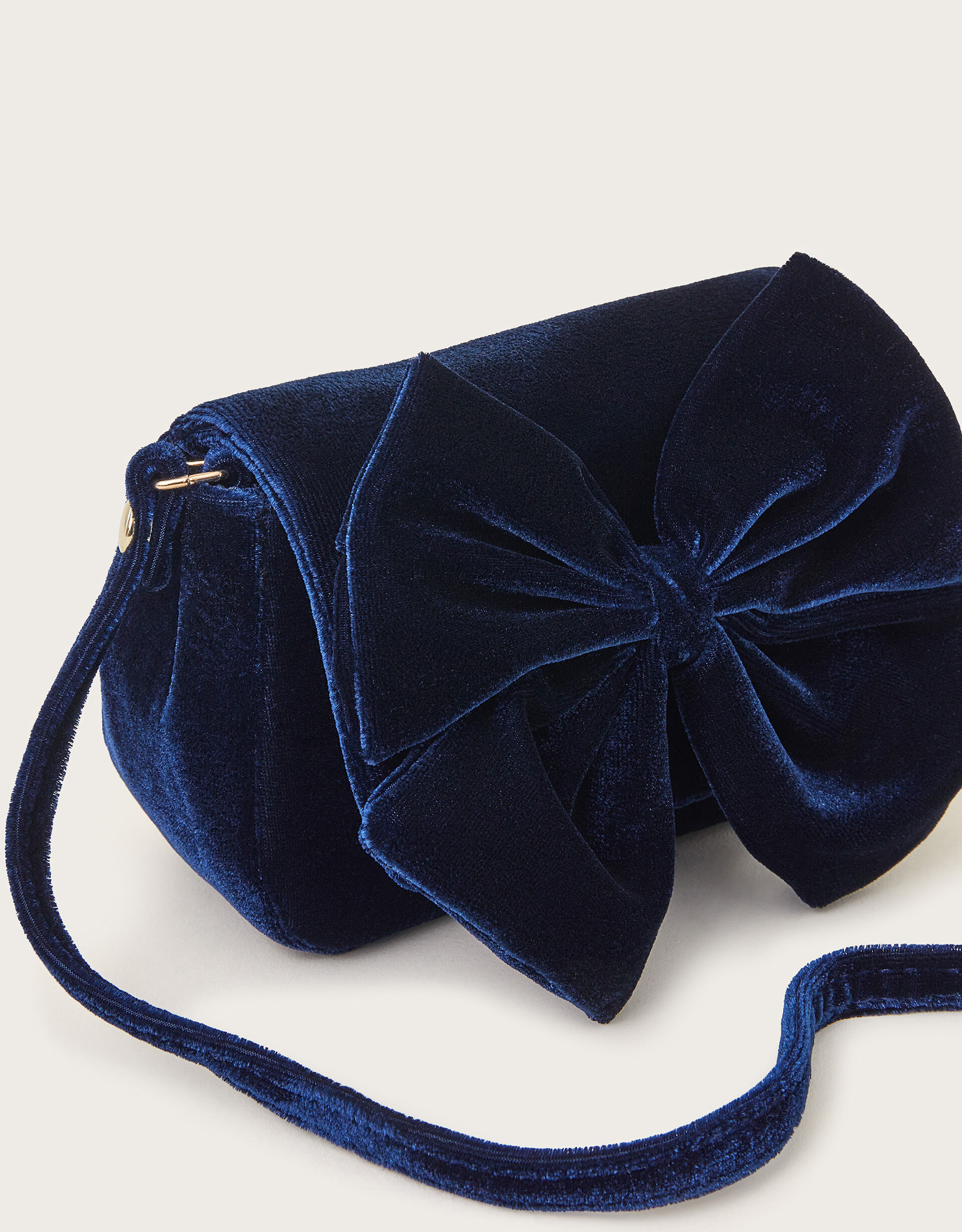Navy velvet bag deals