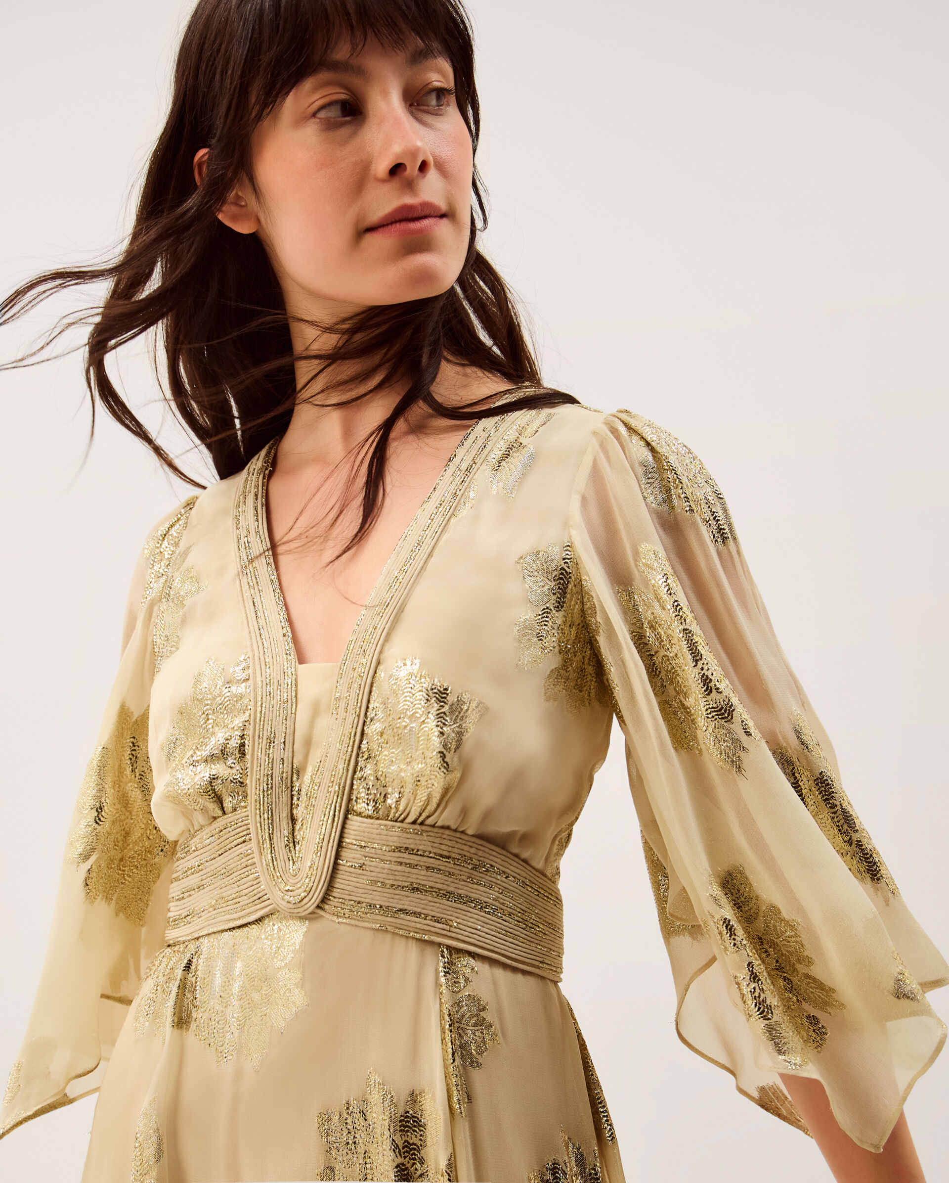 Lydia V-Neck Shimmer Jacquard Midi Dress Cream