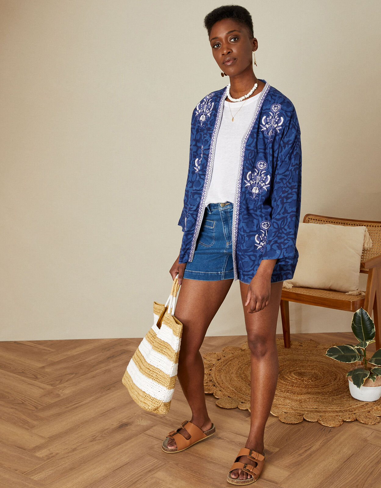 ARTISAN STUDIO Floral Batik Short 