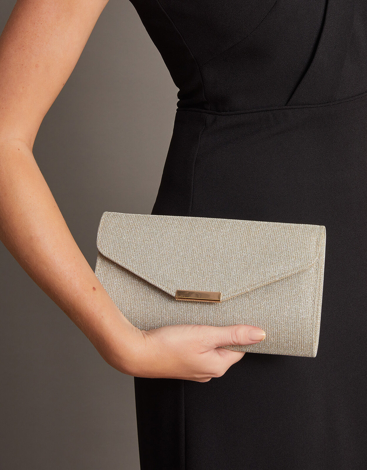 Occasion clutch outlet