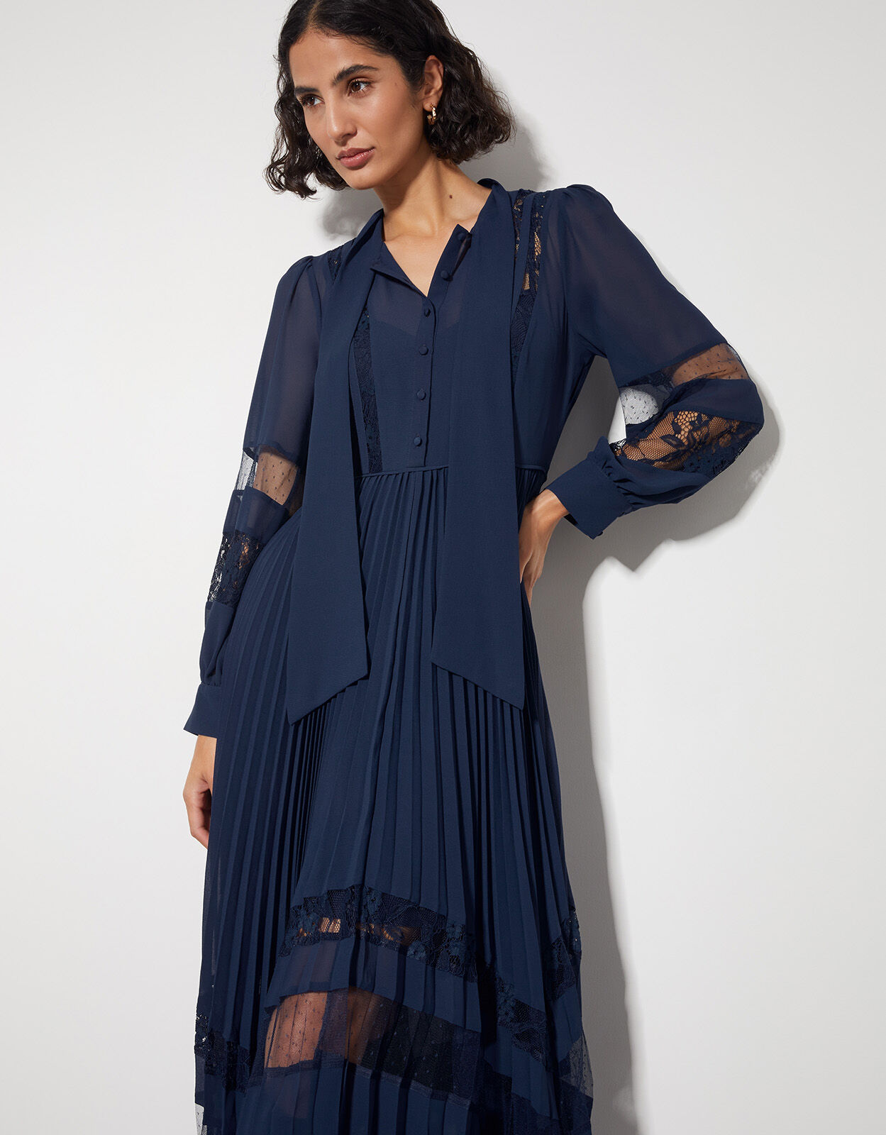 Lace insert pleated midi dress discount