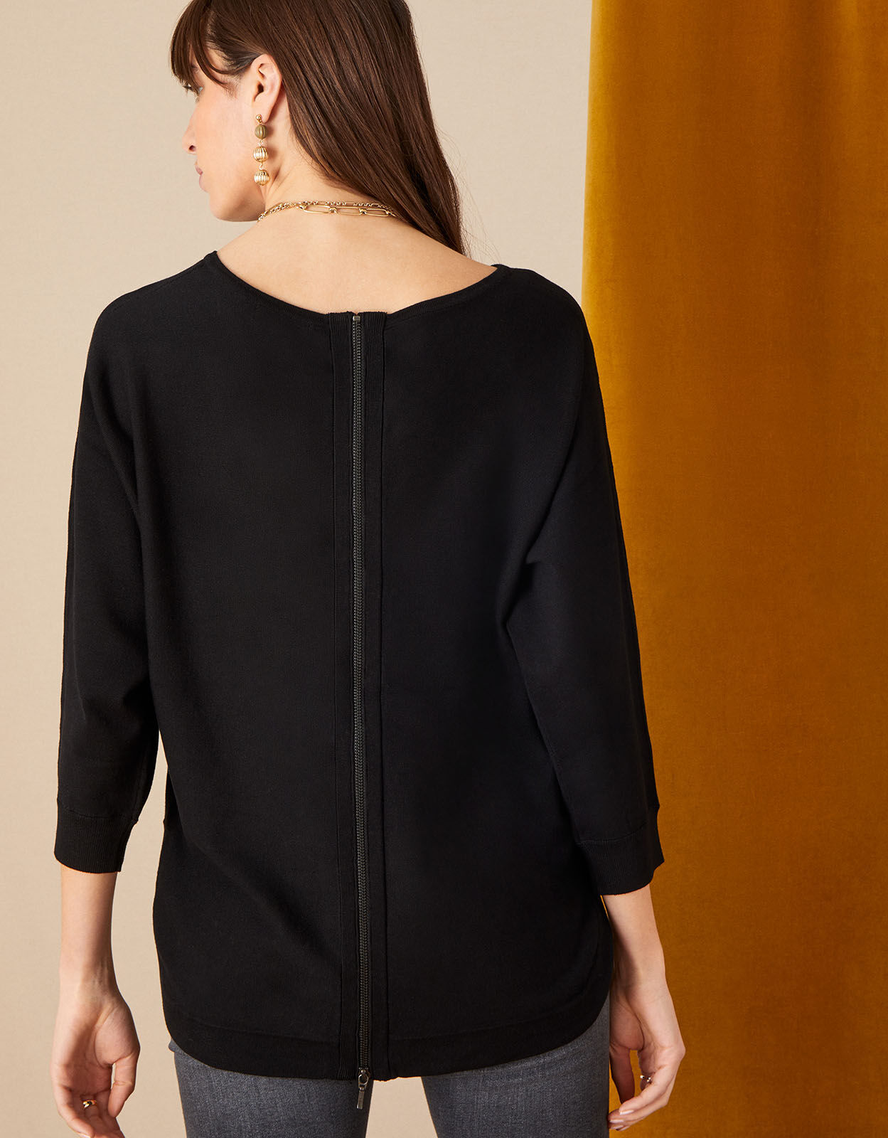 Women's sweater with back zipper top