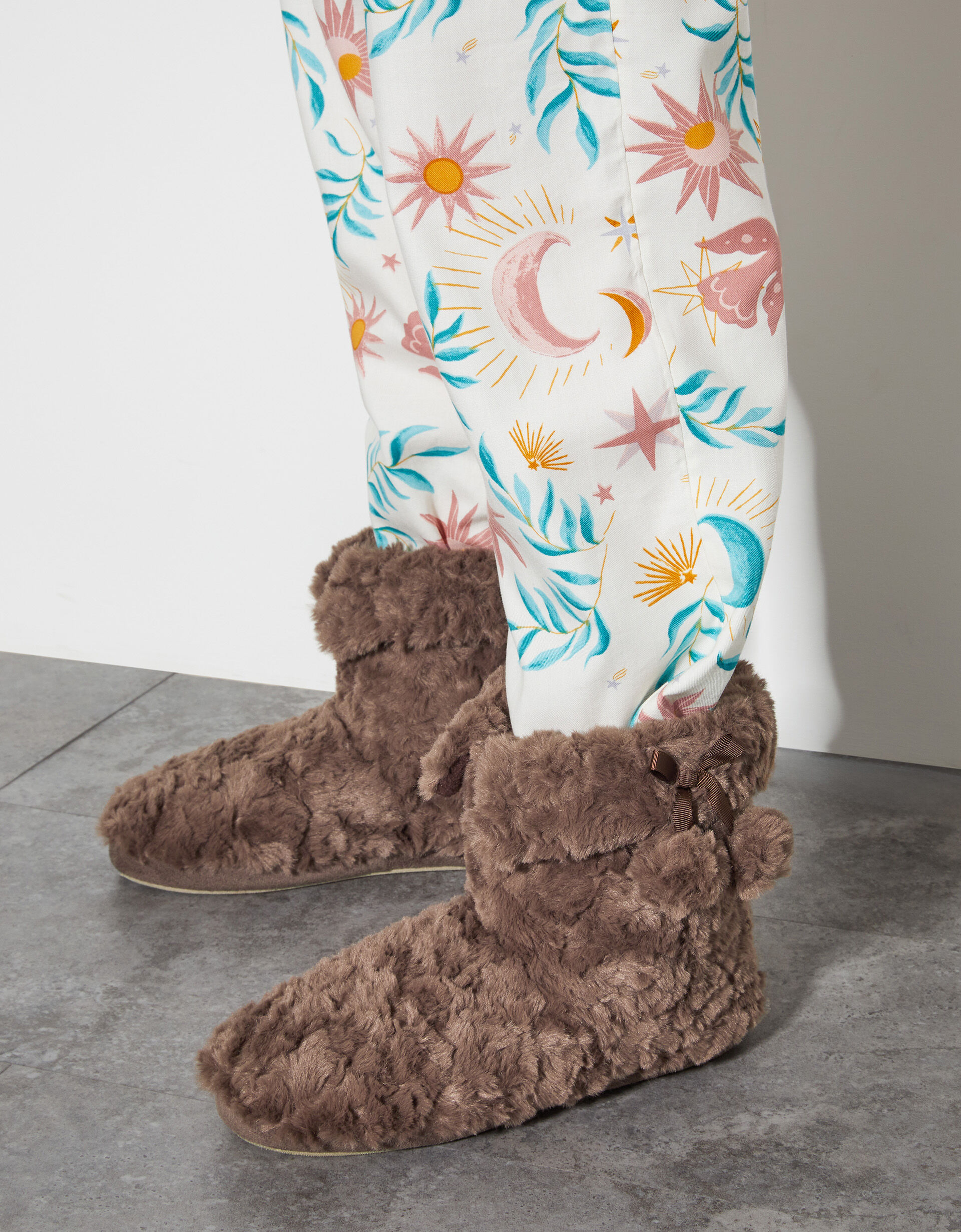Fuzzy boot slippers online