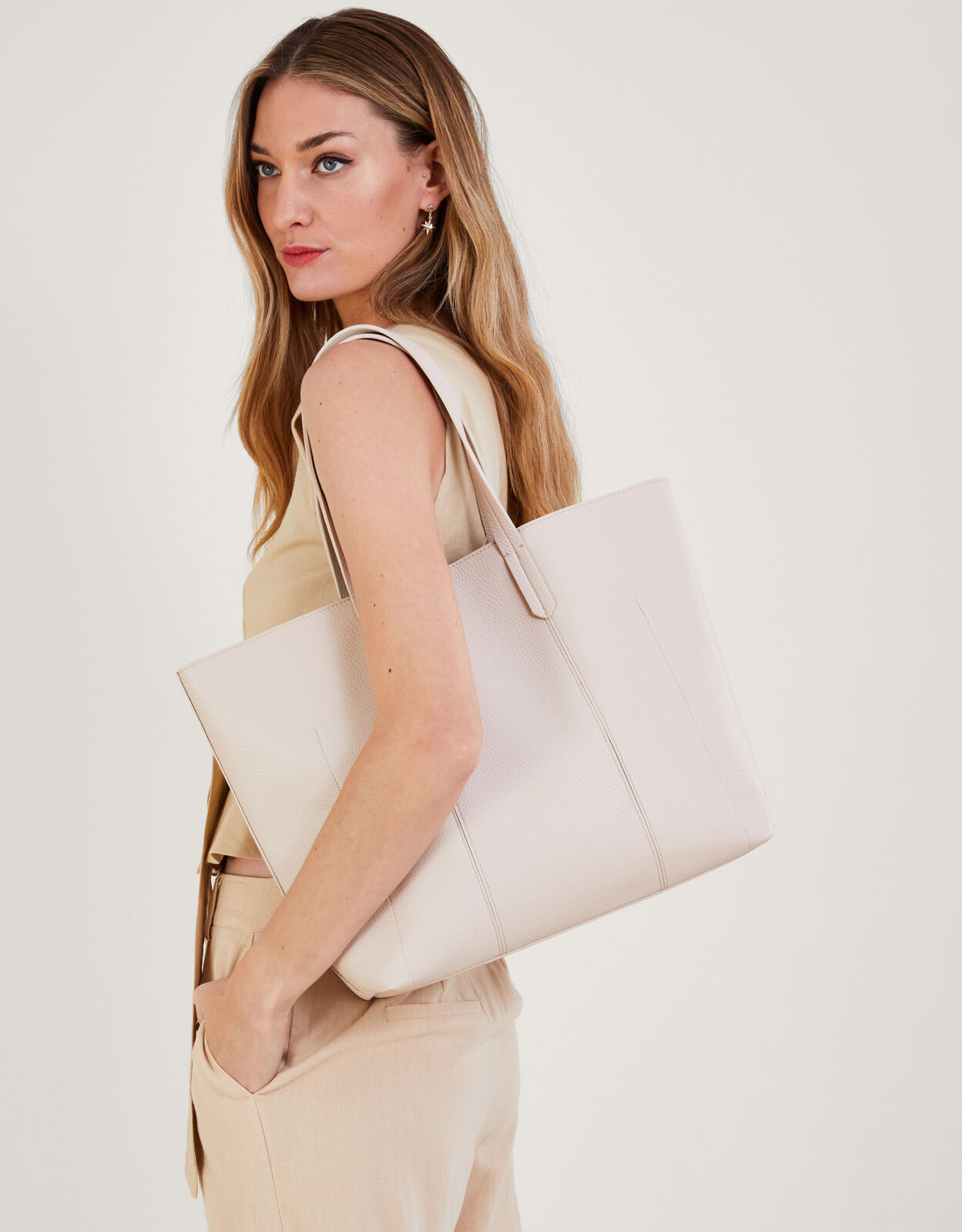 Ivory tote bag shop