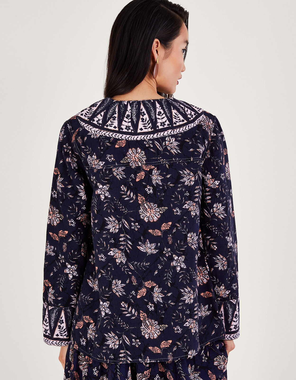 Navy edge to outlet edge jacket