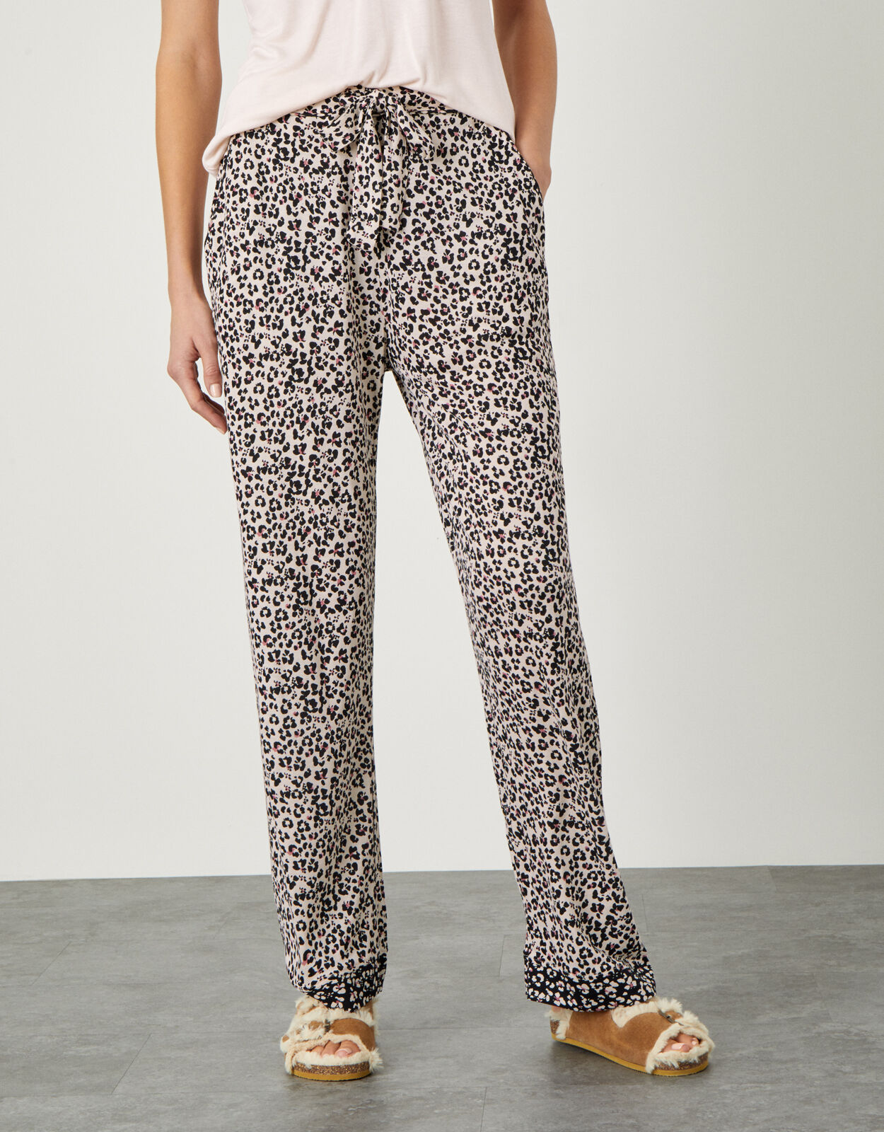 Leopard print pyjama bottoms 2025