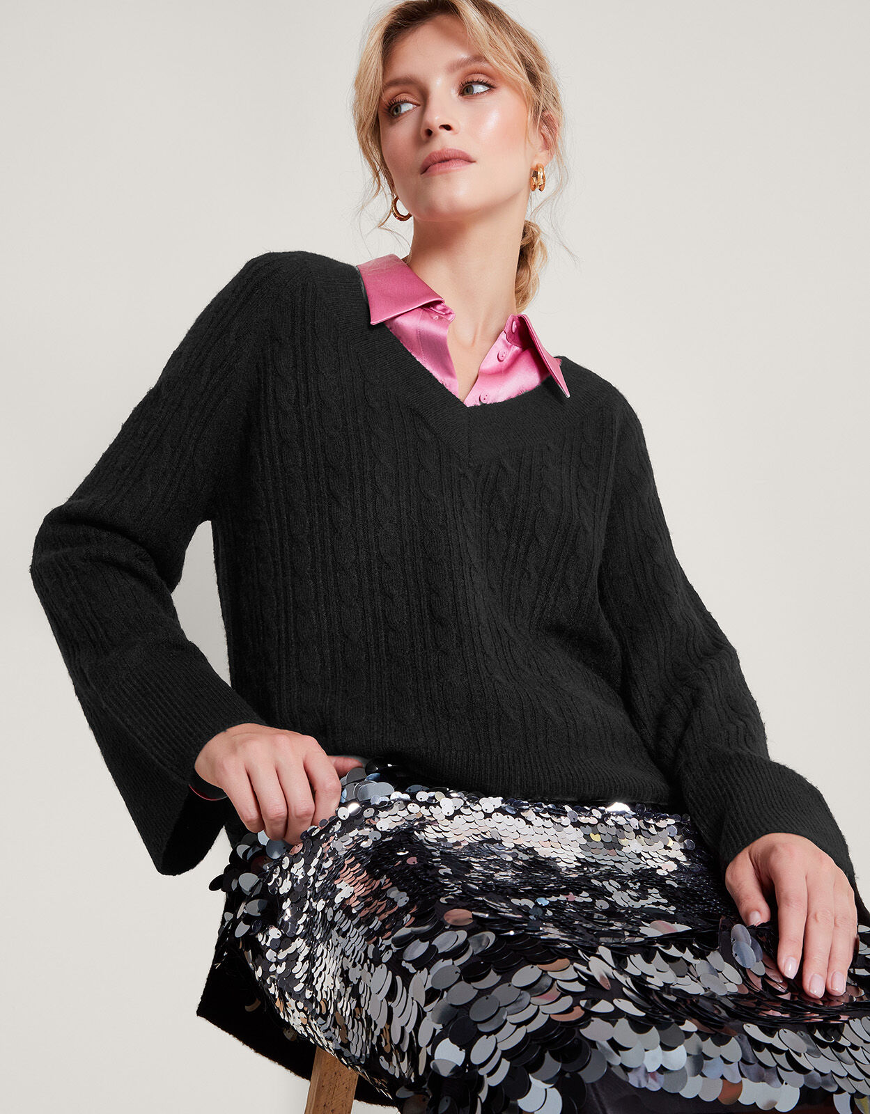 Black v 2025 neck longline jumper
