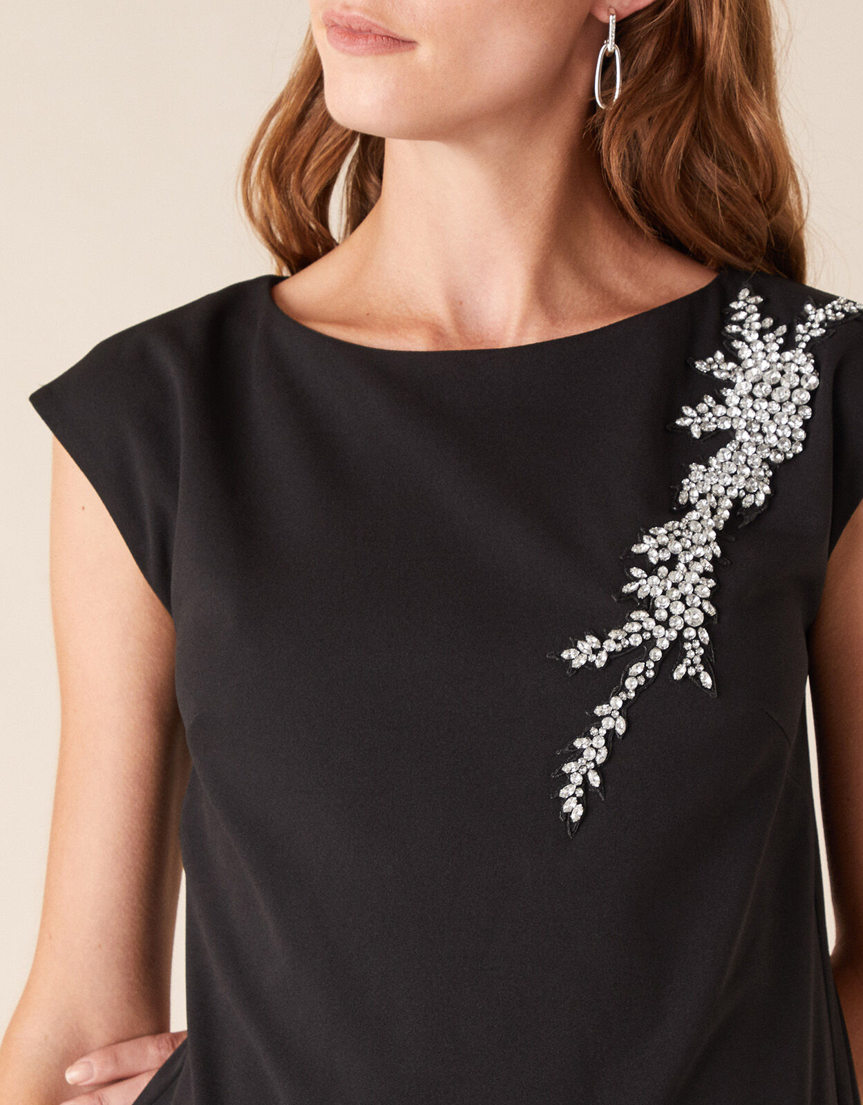 Betty Gem Brooch Stretch Short Dress Black