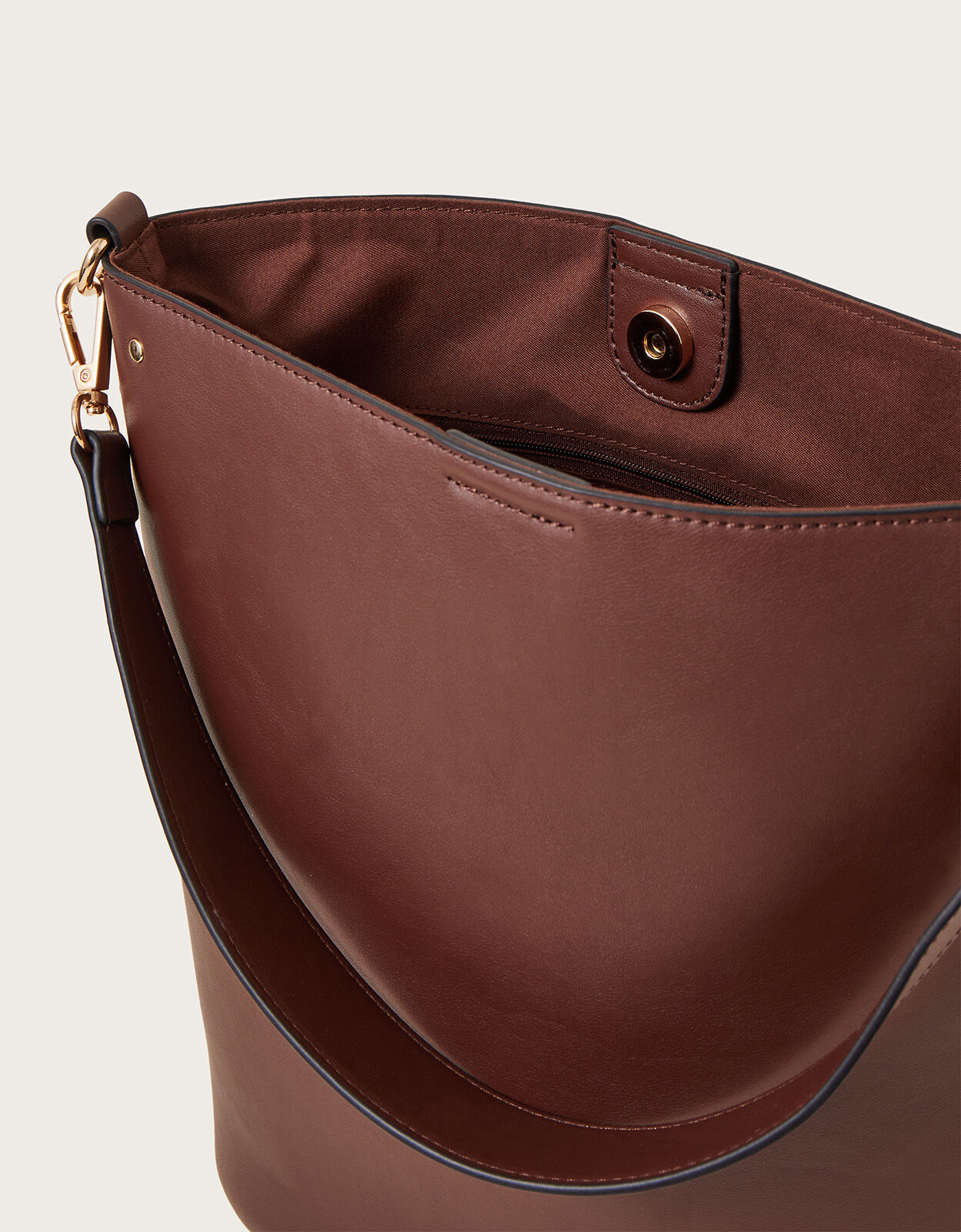 Bucket in a bag store