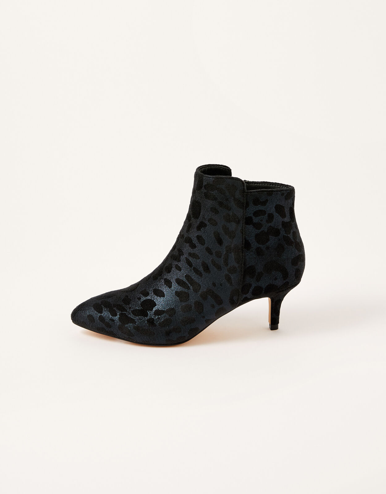 Black boots with shop leopard print heel