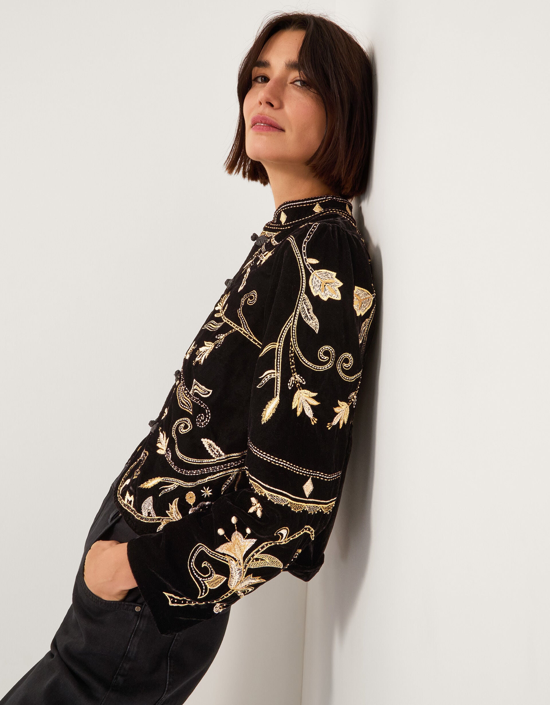 Farah Embroidered Velvet Jacket Black