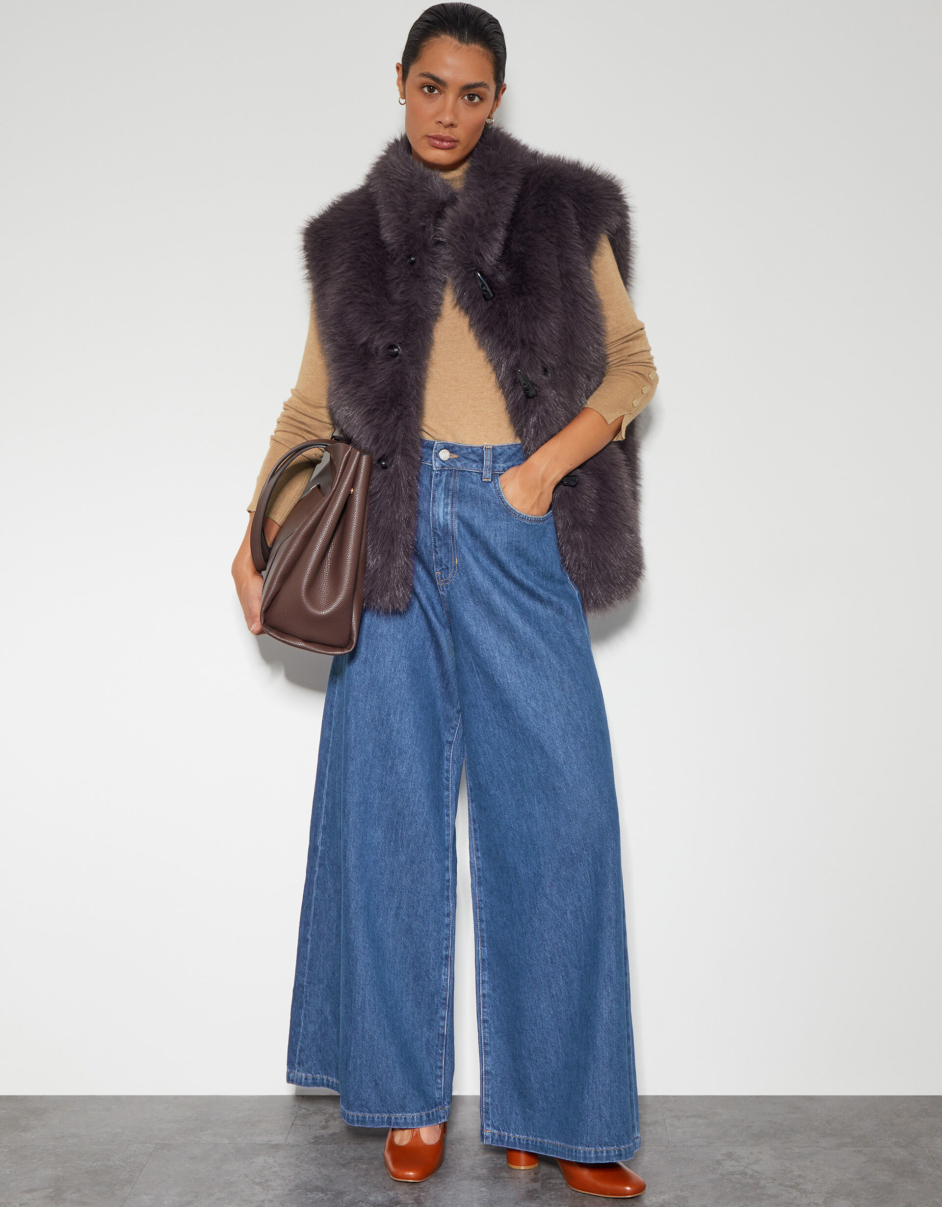 Della Faux Fur Gilet Brown