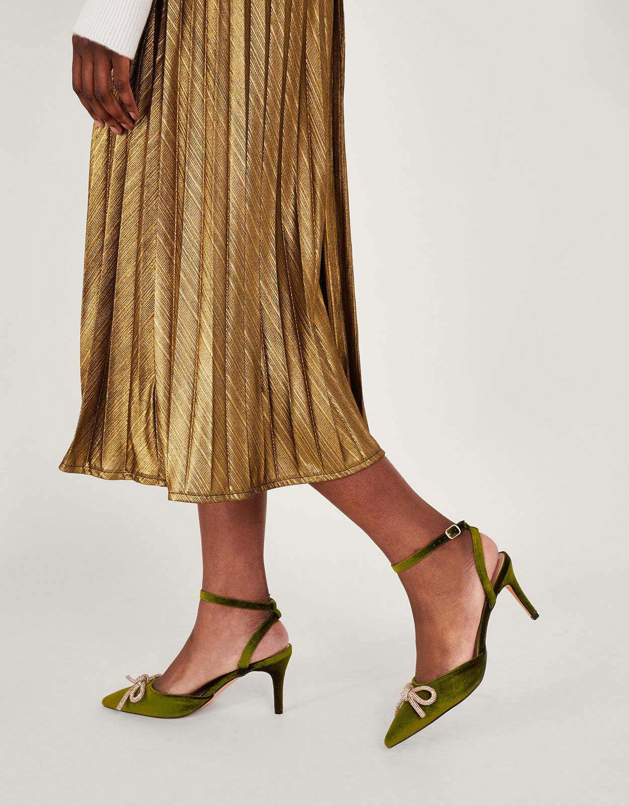 Green pointed shoes hotsell