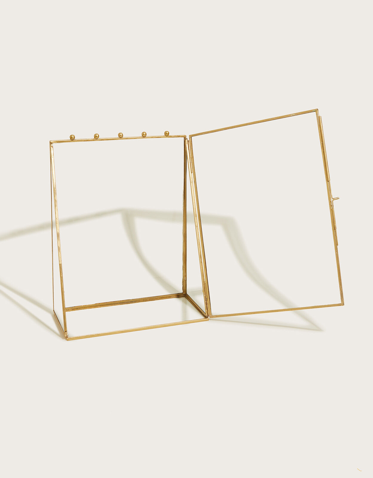 Glass store jewelry stand