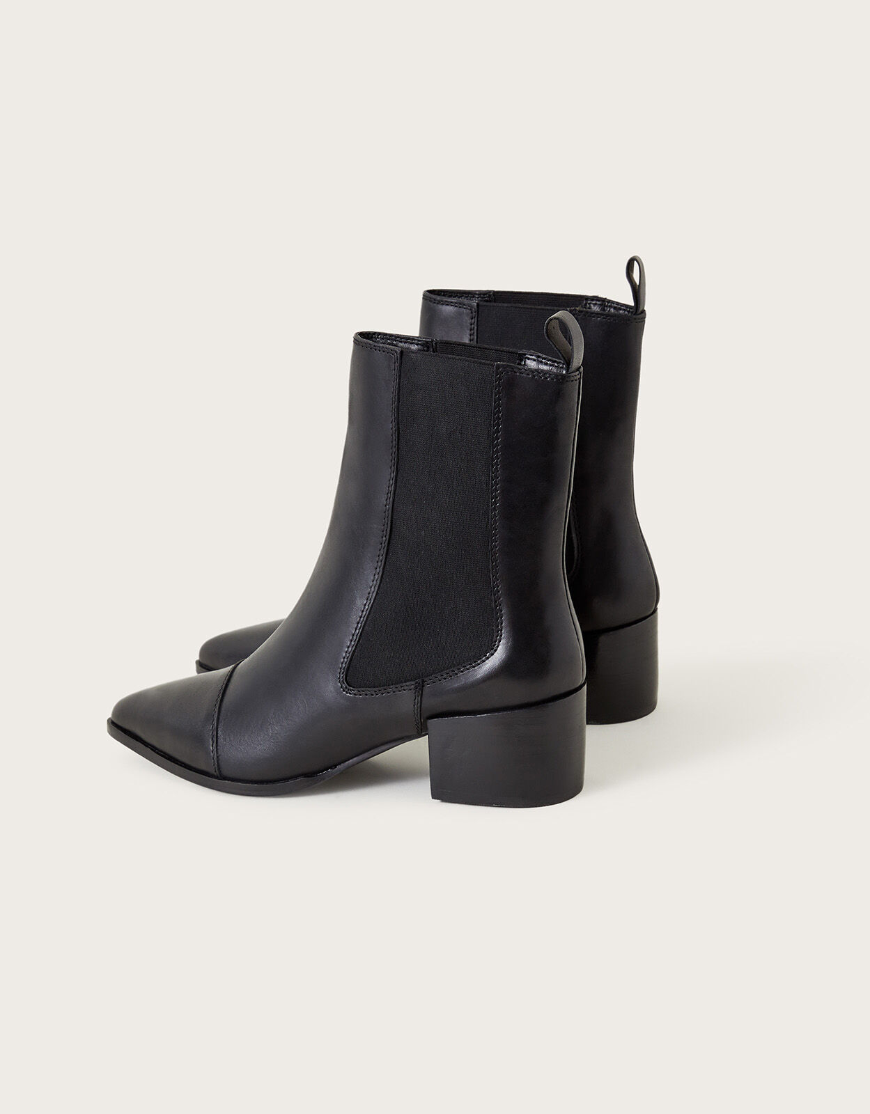 Pointed heeled online chelsea boots