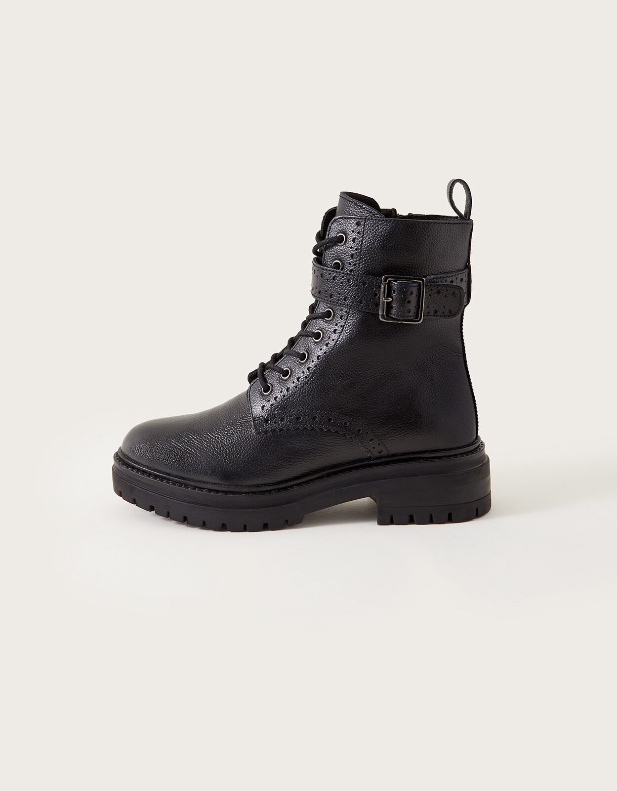Hugo online explore boots