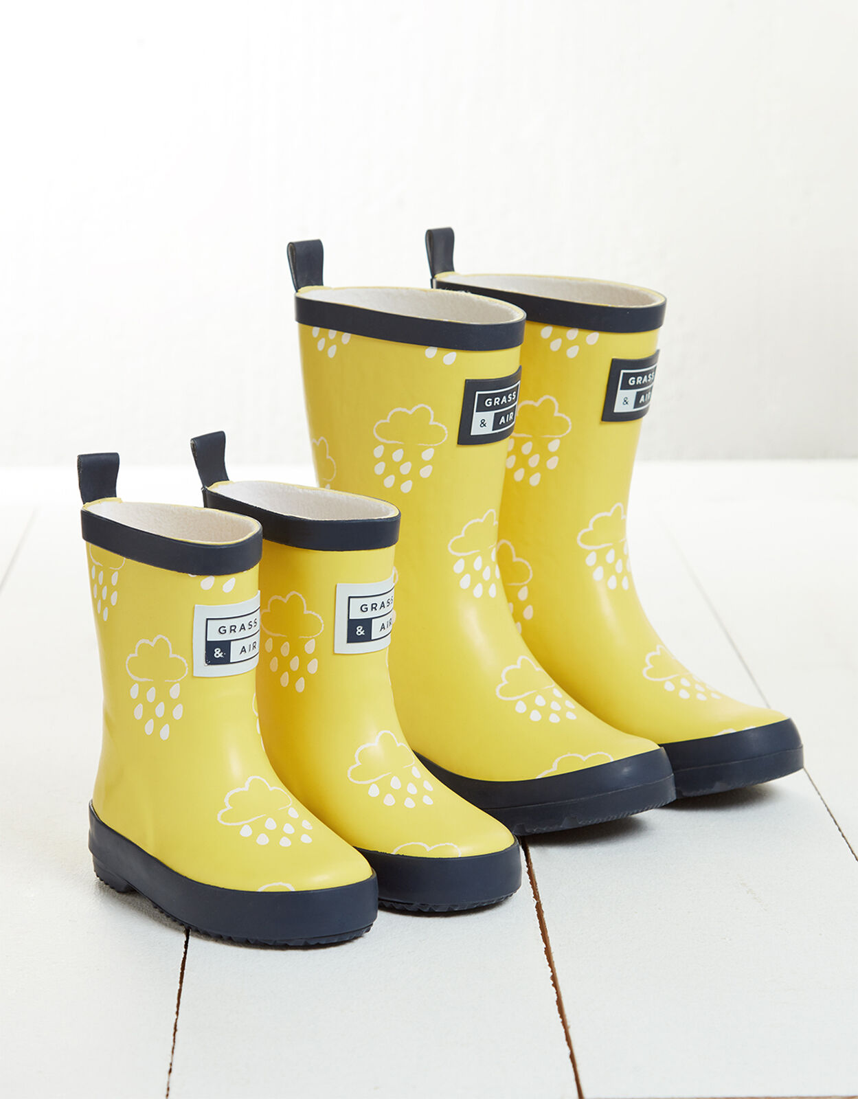 Grass and Air Junior Colour Revealing Wellies Yellow