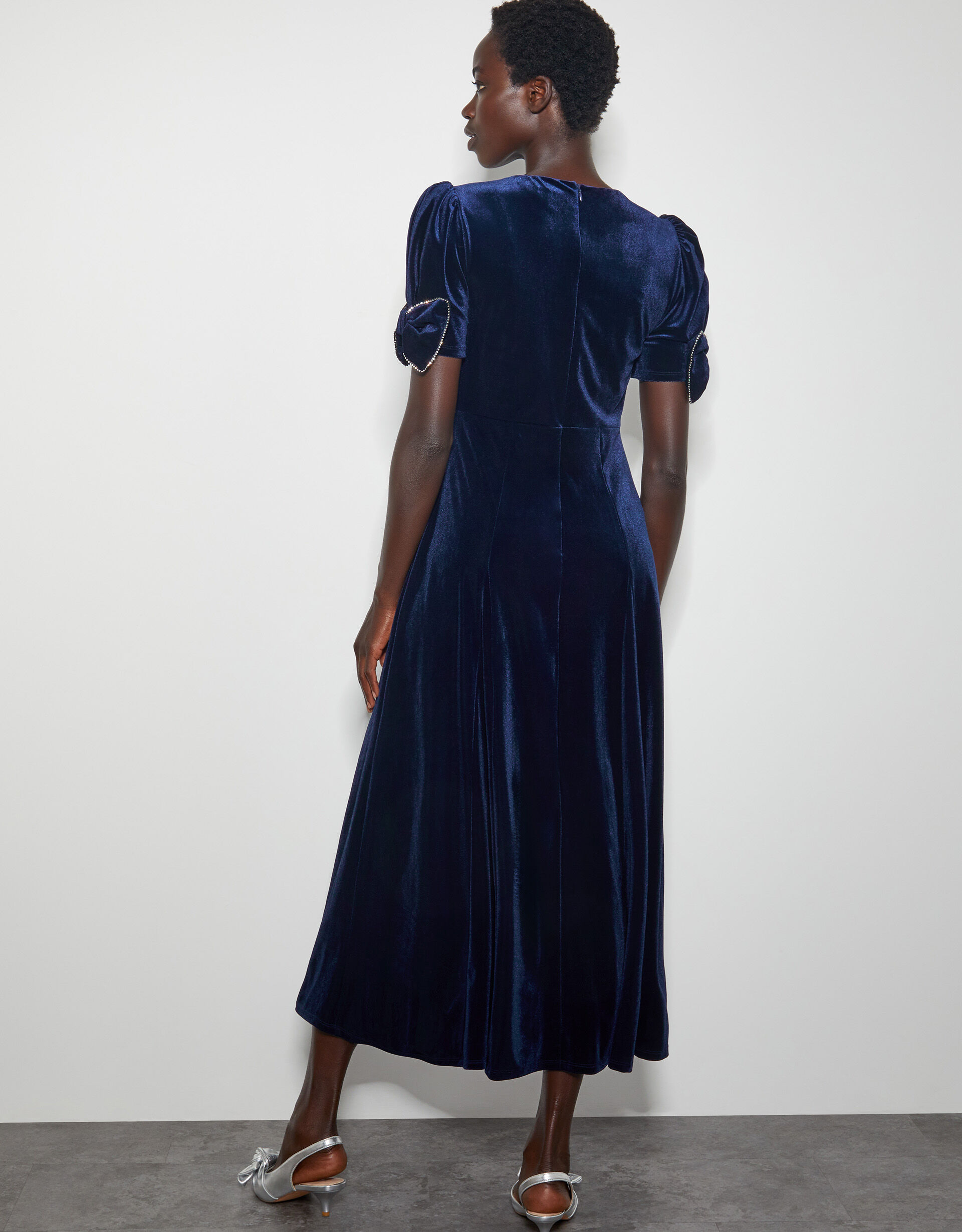 Blue midi dress with sleeves discount