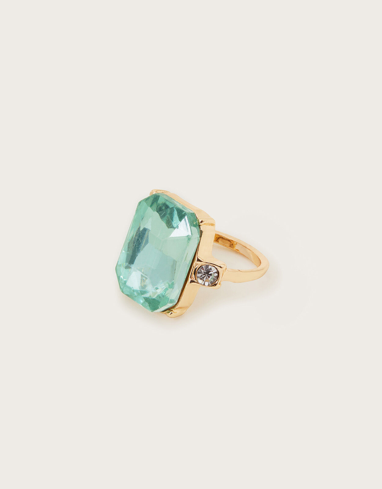 Green stone cocktail ring outlet