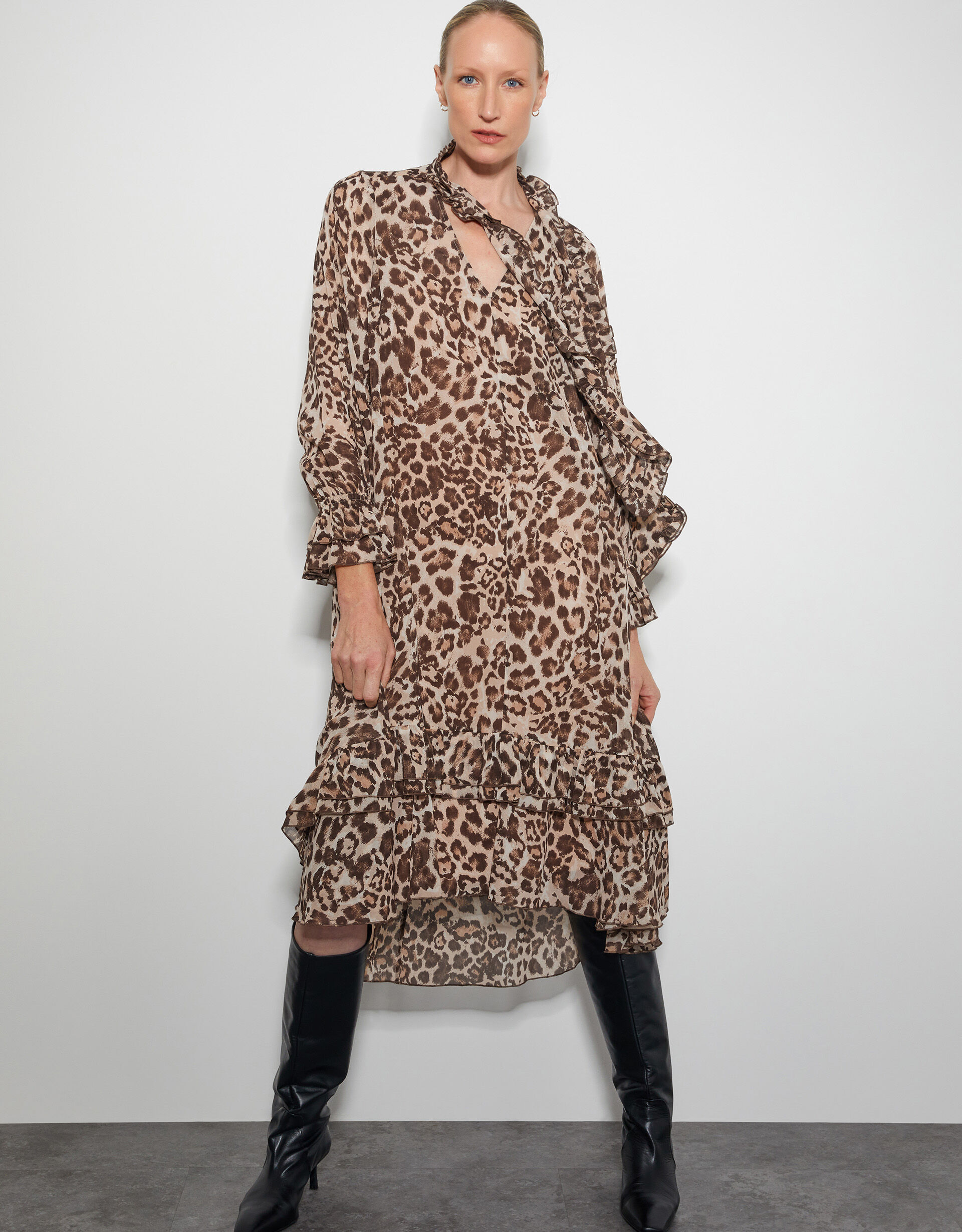 Emi animal embroidered midi dress 2025