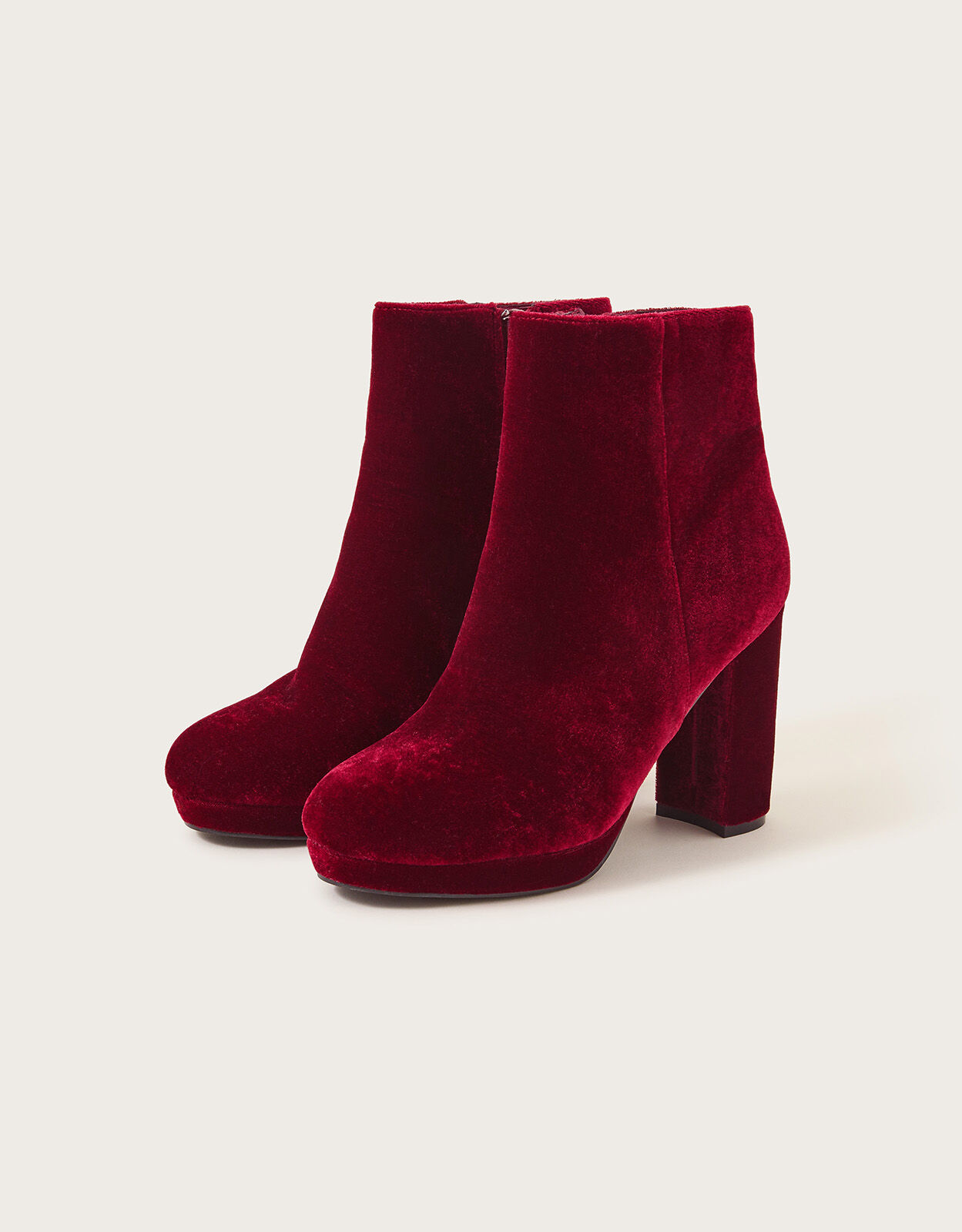 Red sales boots platform