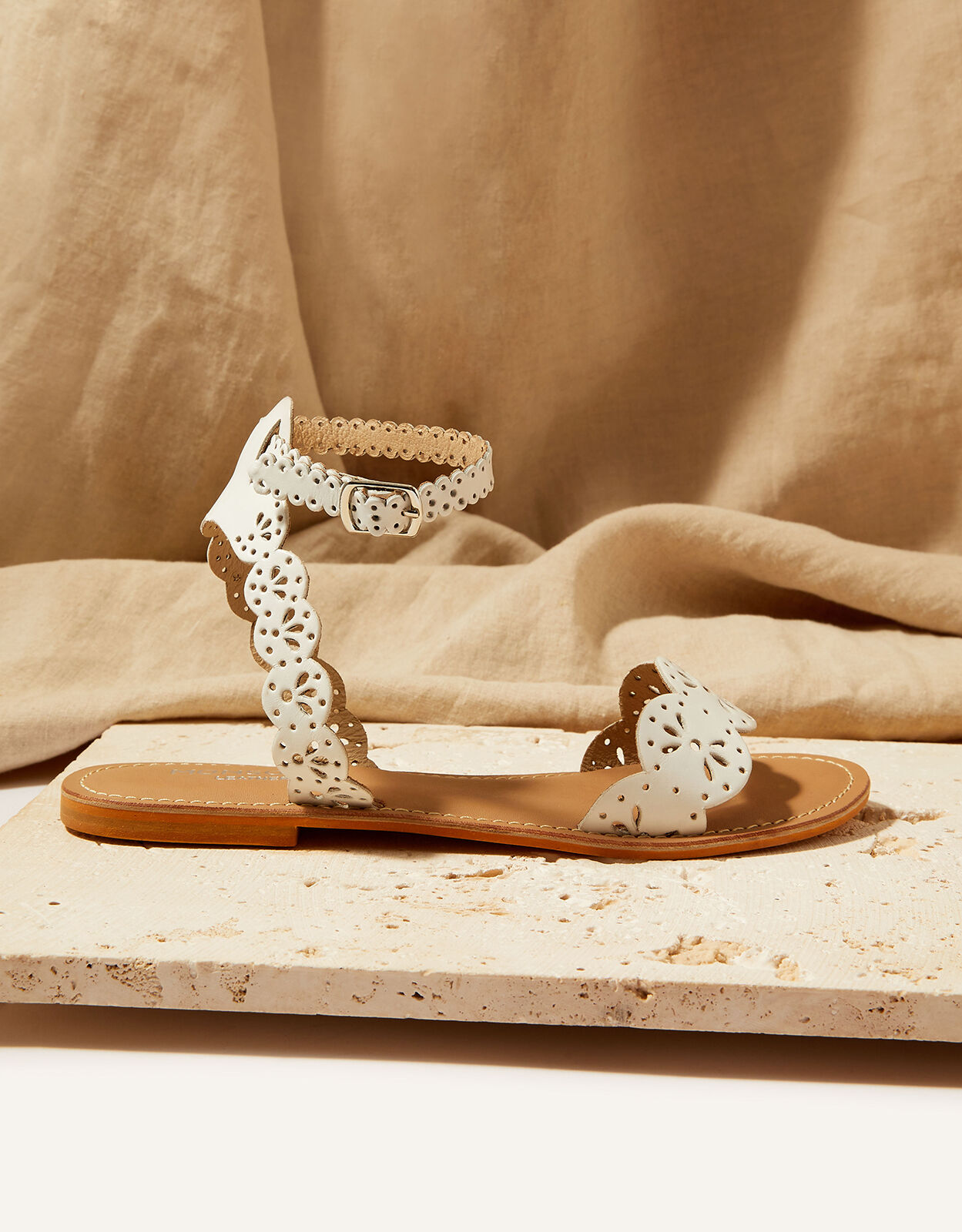 Laser cutting ladies sandals 2025