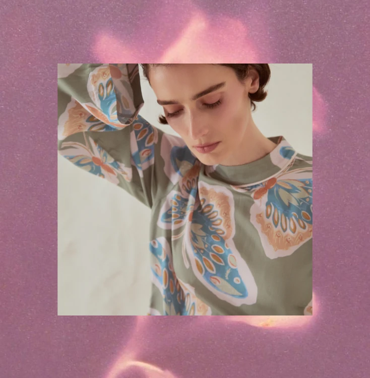 Model waring Clemence on textured background